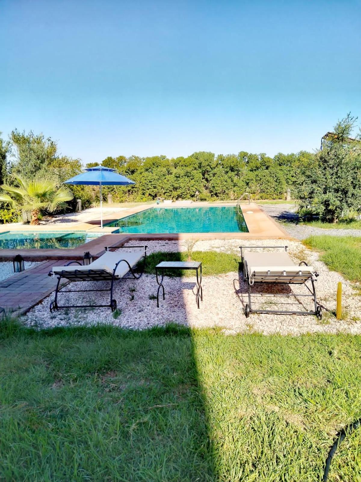 Maison unique avec une magnifique piscine