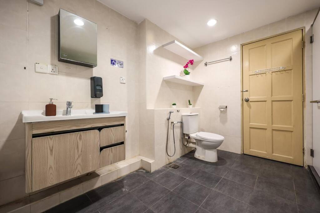 5 sec to Pavilion Mall 16-23 People Fahrenheit Suites 88 Jalan Bukit Bintang