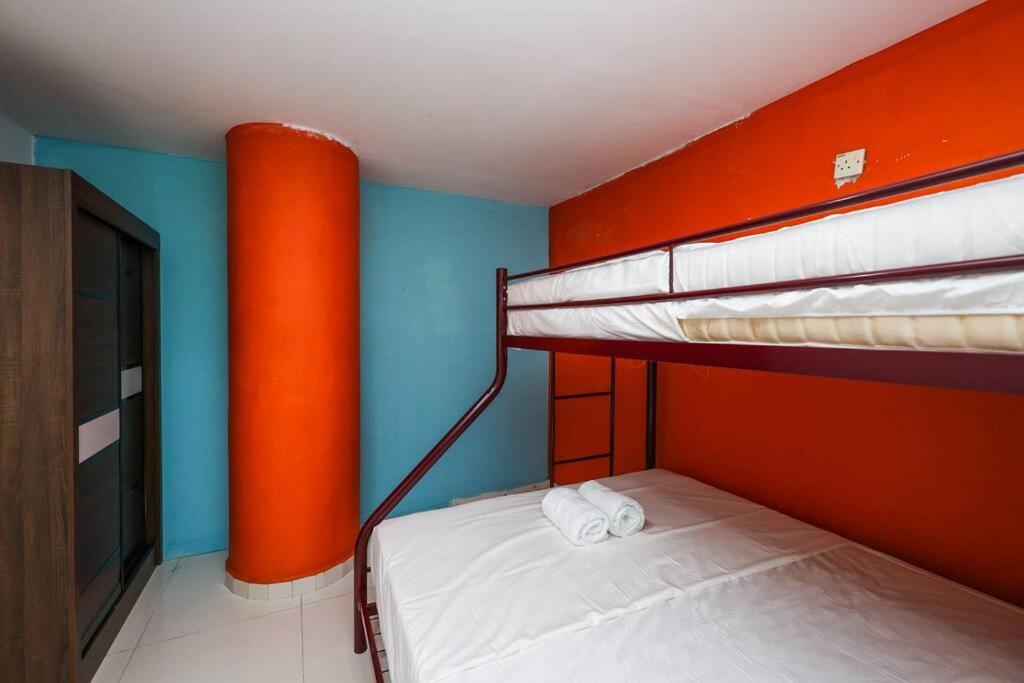 5 sec to Pavilion Mall 16-23 People Fahrenheit Suites 88 Jalan Bukit Bintang