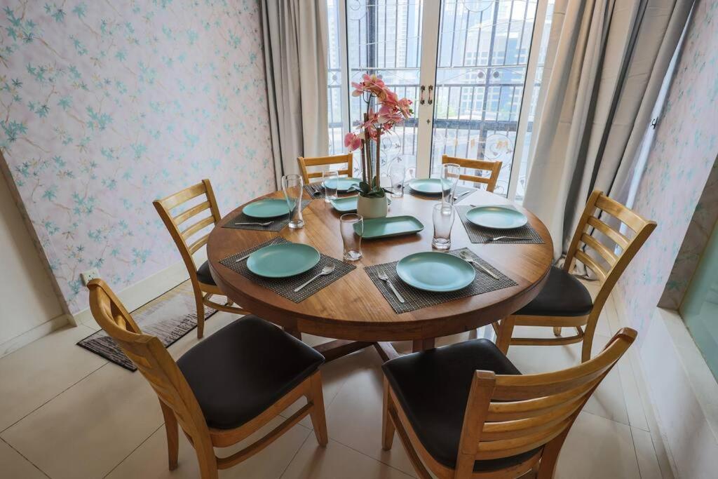 5 sec to Pavilion Mall 16-23 People Fahrenheit Suites 88 Jalan Bukit Bintang