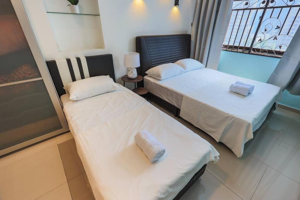 5 sec to Pavilion Mall 16-23 People Fahrenheit Suites 88 Jalan Bukit Bintang