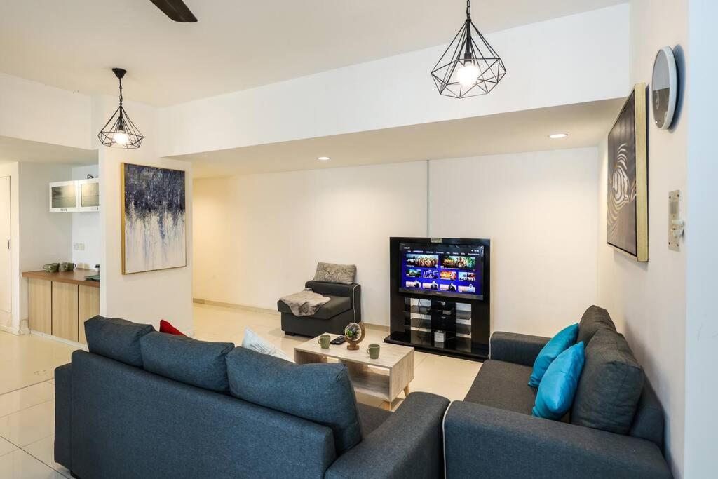 5 sec to Pavilion Mall 16-23 People Fahrenheit Suites 88 Jalan Bukit Bintang