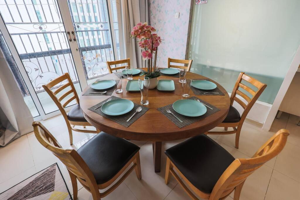 5 sec to Pavilion Mall 16-23 People Fahrenheit Suites 88 Jalan Bukit Bintang