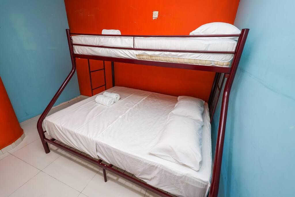 5 sec to Pavilion Mall 16-23 People Fahrenheit Suites 88 Jalan Bukit Bintang