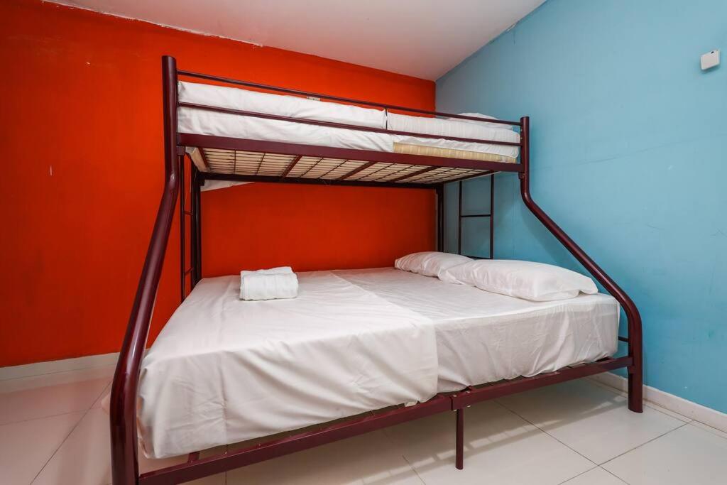 5 sec to Pavilion Mall 16-23 People Fahrenheit Suites 88 Jalan Bukit Bintang