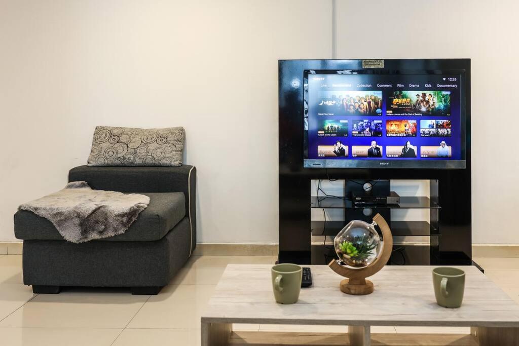 5 sec to Pavilion Mall 16-23 People Fahrenheit Suites 88 Jalan Bukit Bintang