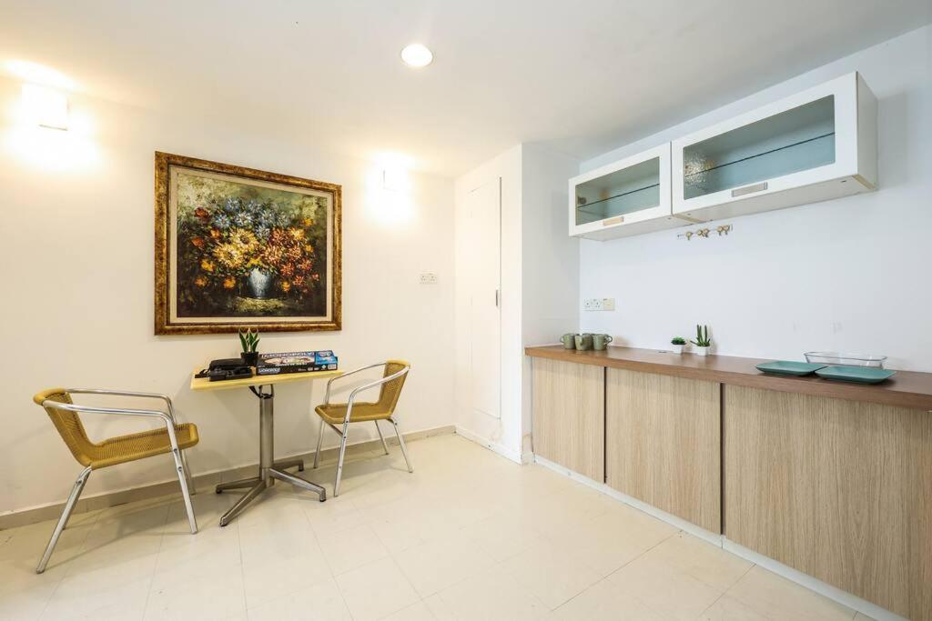 5 sec to Pavilion Mall 16-23 People Fahrenheit Suites 88 Jalan Bukit Bintang