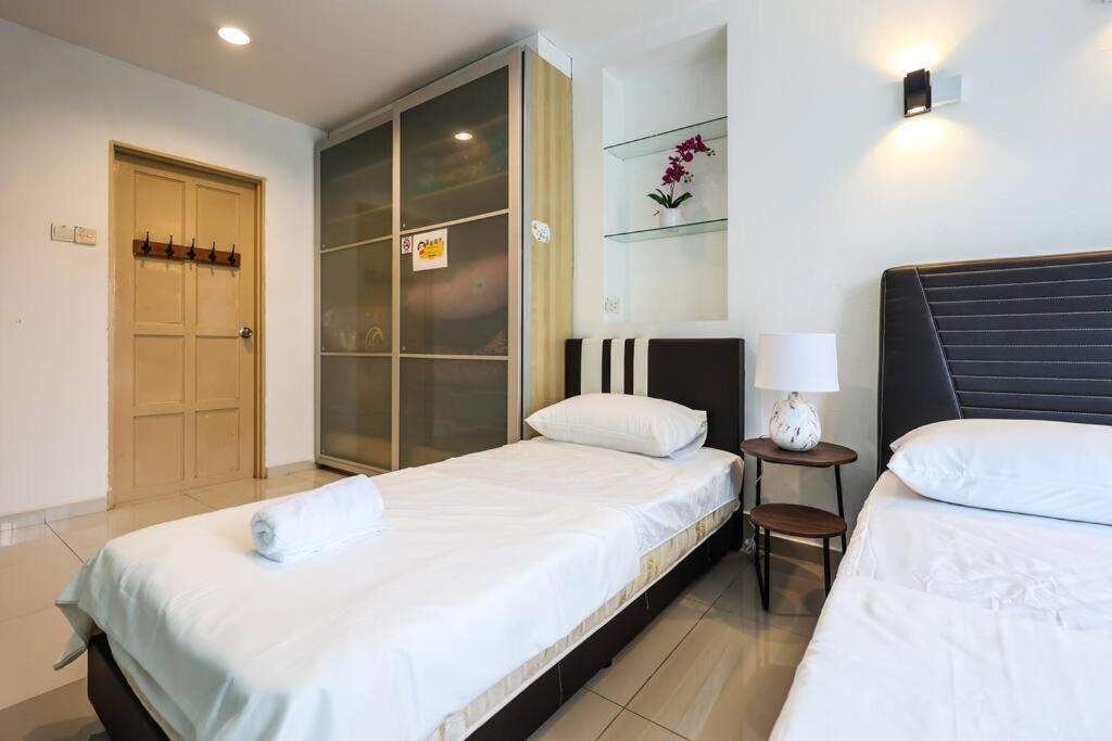 5 sec to Pavilion Mall 16-23 People Fahrenheit Suites 88 Jalan Bukit Bintang