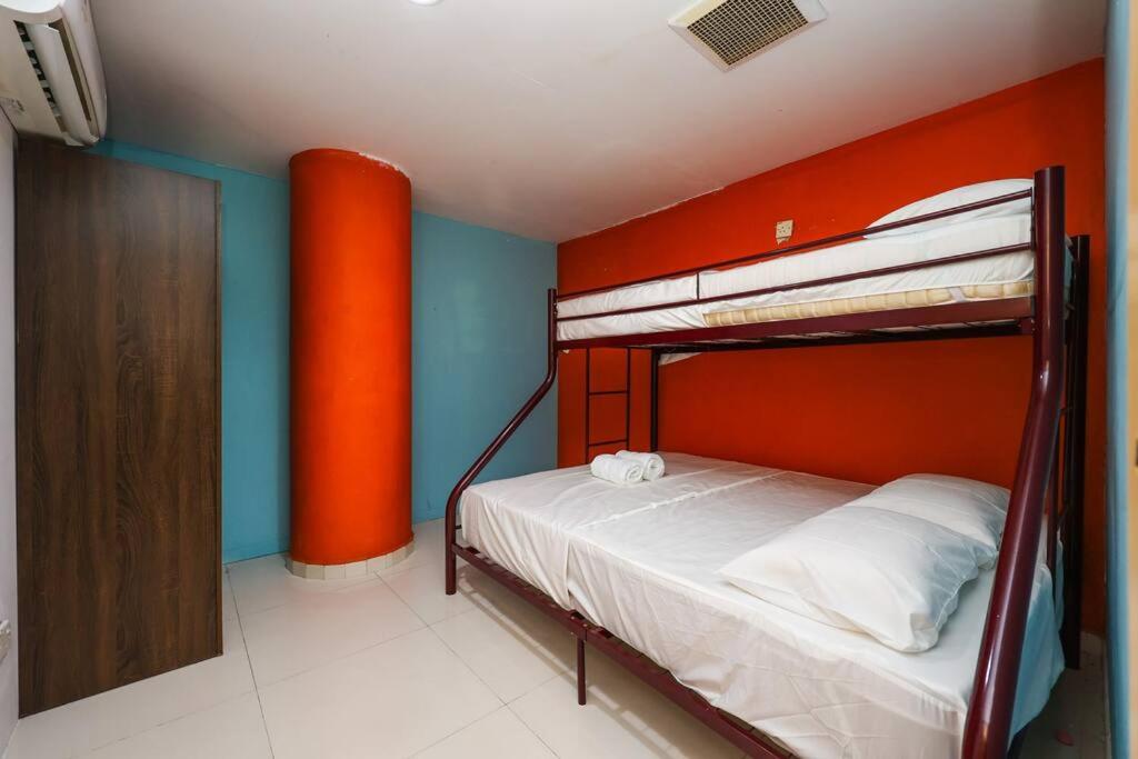 5 sec to Pavilion Mall 16-23 People Fahrenheit Suites 88 Jalan Bukit Bintang
