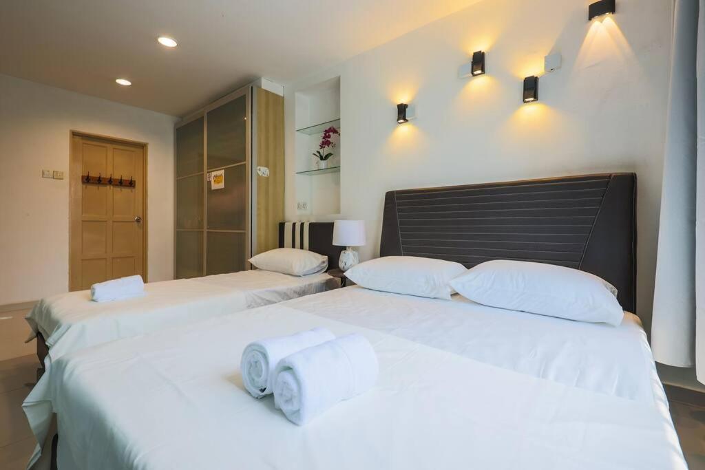 5 sec to Pavilion Mall 16-23 People Fahrenheit Suites 88 Jalan Bukit Bintang