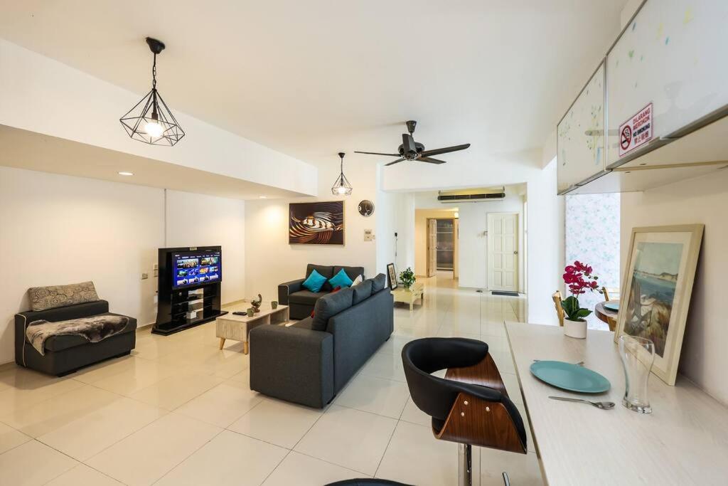 5 sec to Pavilion Mall 16-23 People Fahrenheit Suites 88 Jalan Bukit Bintang