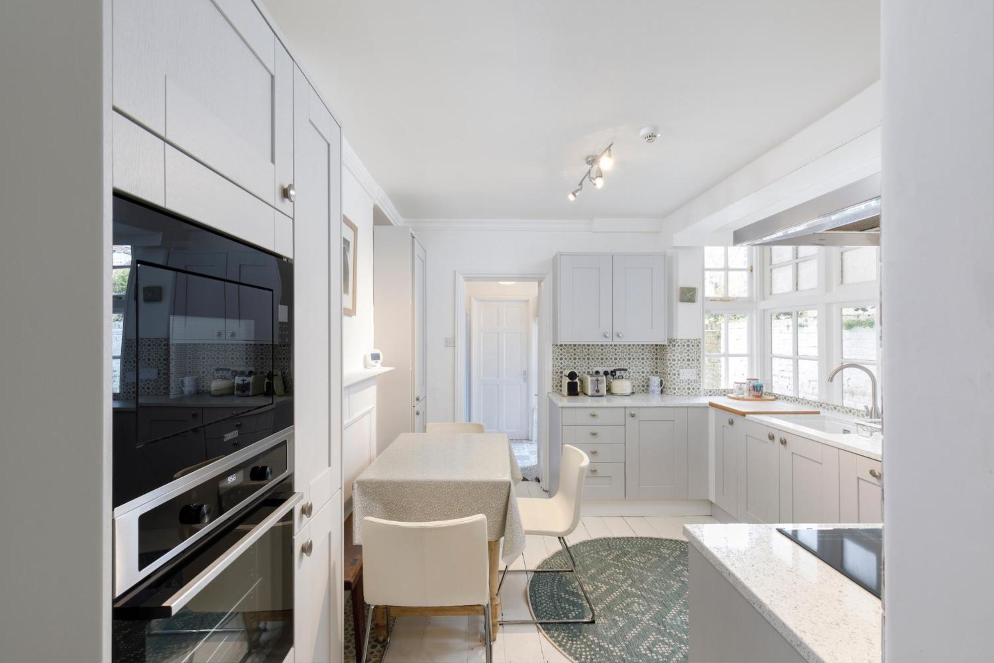 Central Hove flat with large garden, photo 20