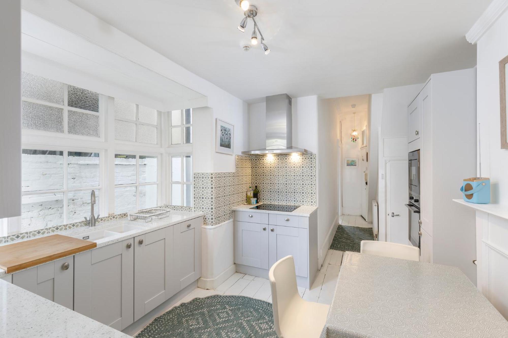 Central Hove flat with large garden, photo 17