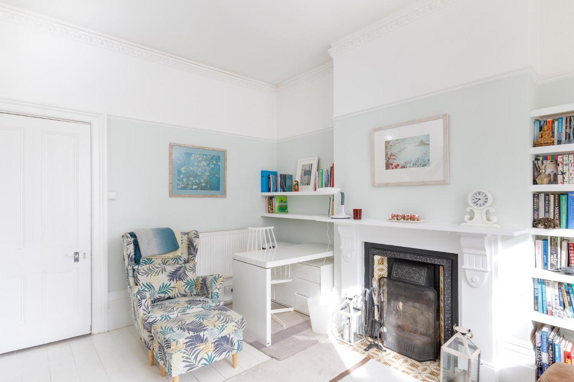 Central Hove flat with large garden