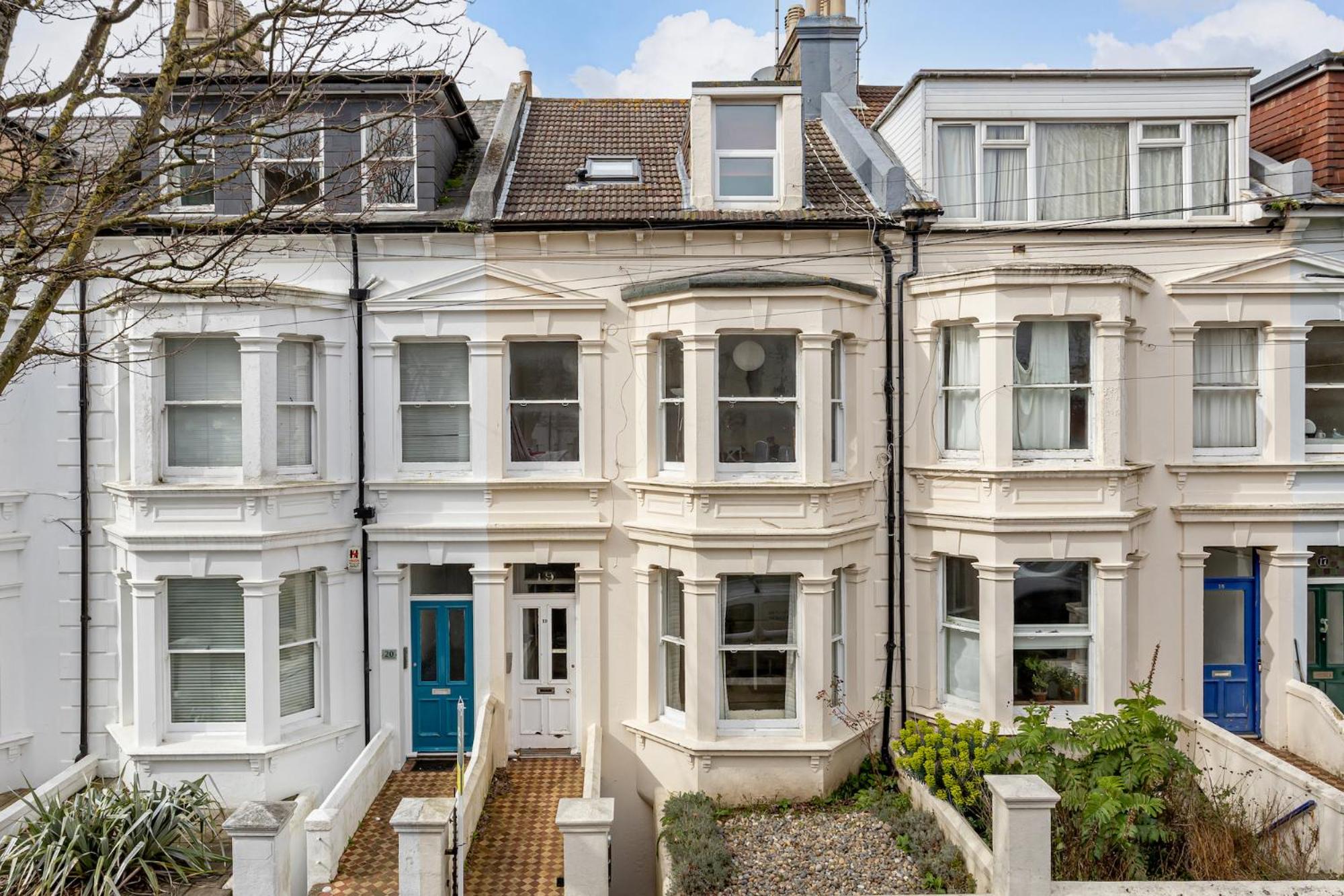 Central Hove flat with large garden