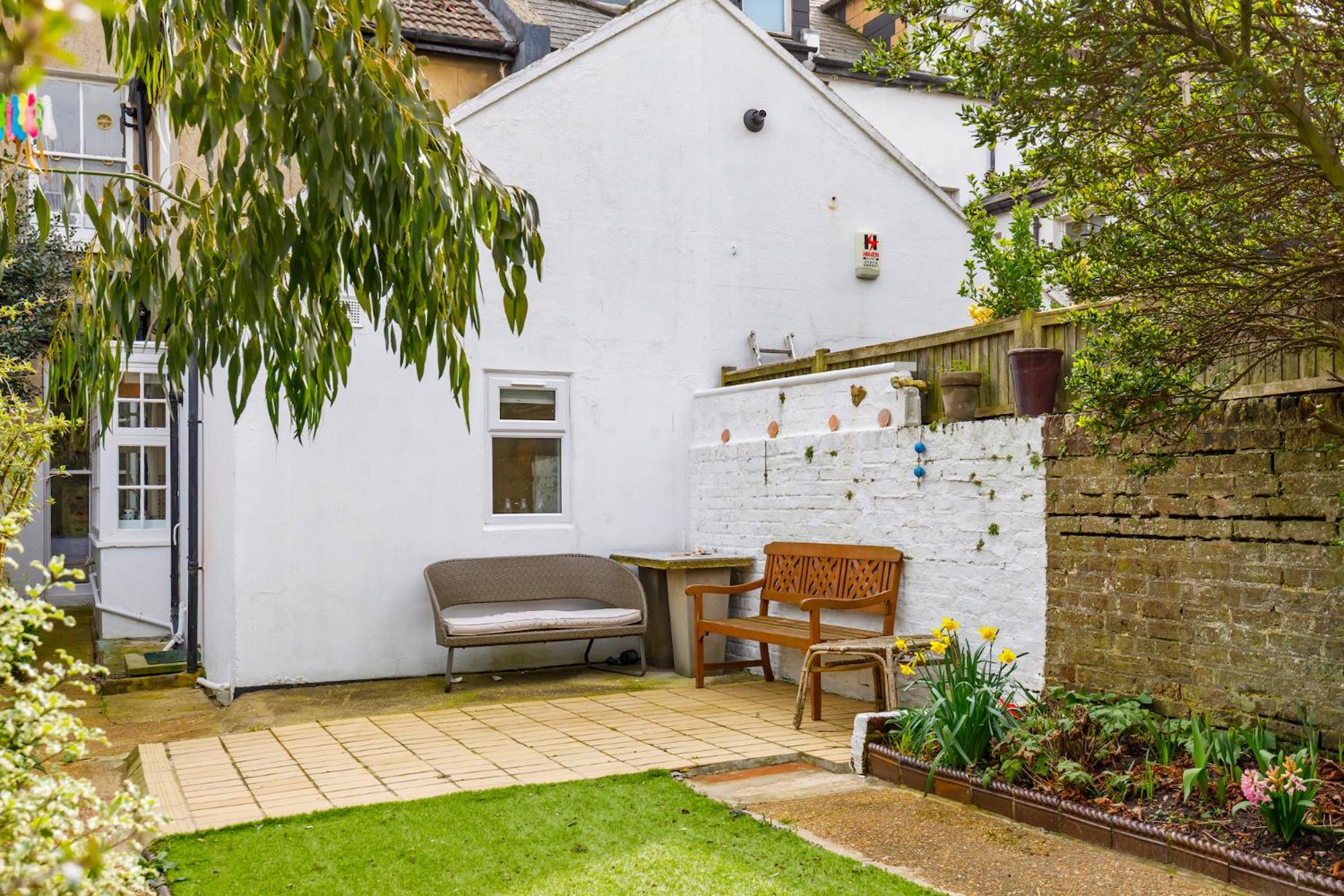 Central Hove flat with large garden