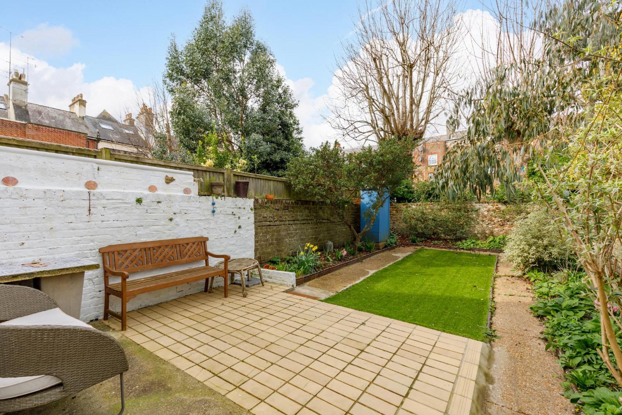 Central Hove flat with large garden