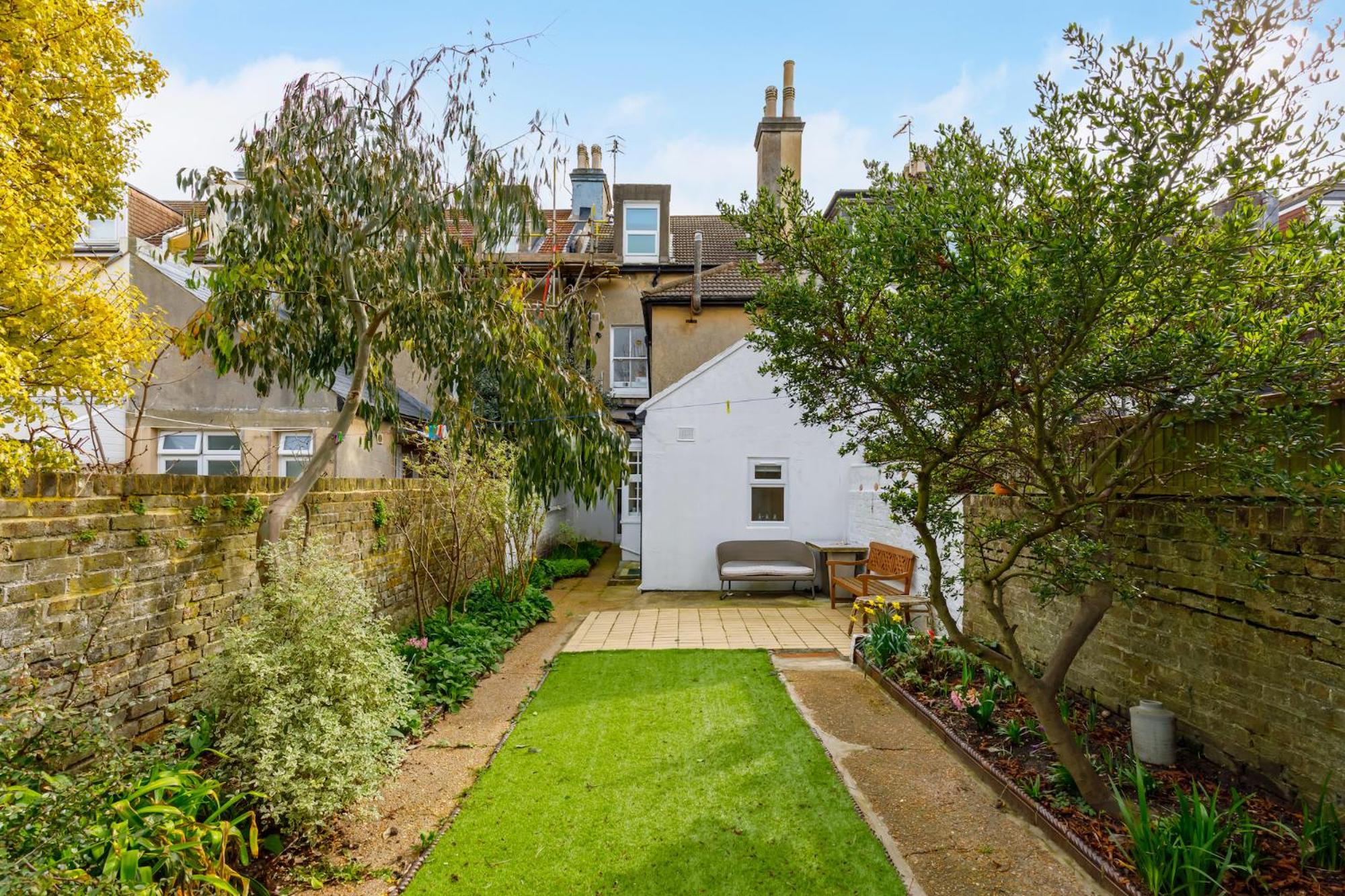 Central Hove flat with large garden, photo 18