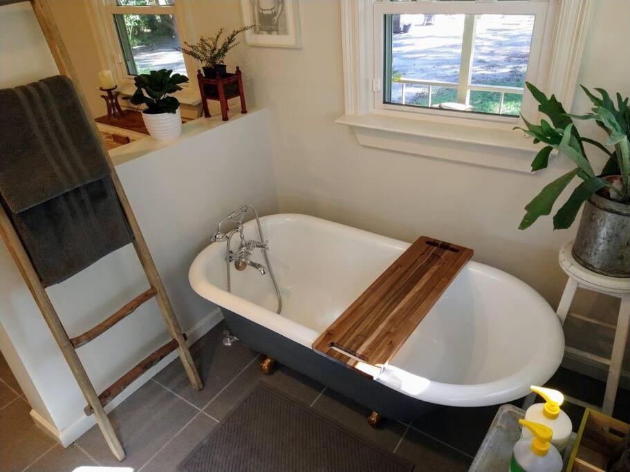 Laurel Vacations - Gingerbird Art Suite - Property Image 37