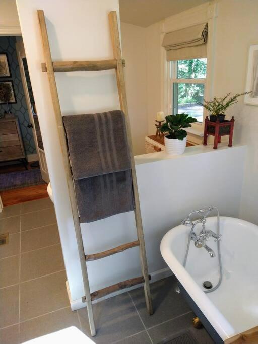 Laurel Vacations - Gingerbird Art Suite - Property Image 42