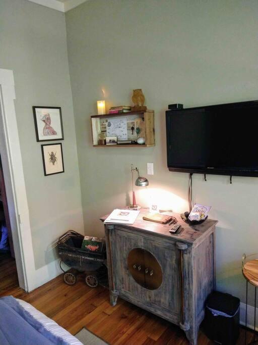 Laurel Vacations - Gingerbird Art Suite - Property Image 2