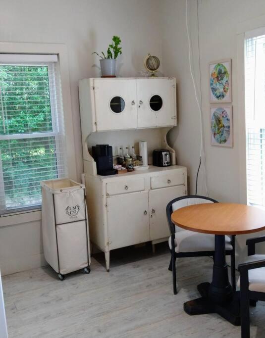 Laurel Vacations - Gingerbird Art Suite - Property Image 10