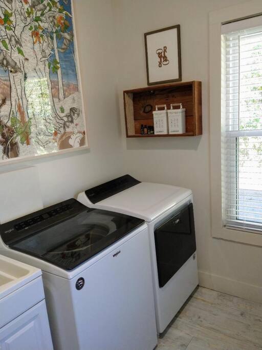 Laurel Vacations - Gingerbird Art Suite - Property Image 21