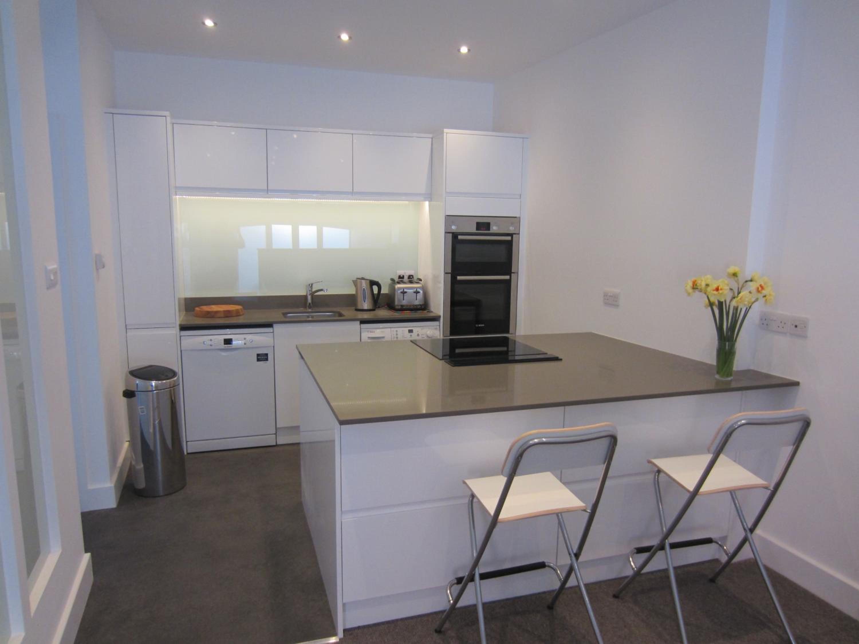 Barn conversion, Old Hatfield, Herts Just a few minutes walk to Hatfield train station and Hatfield House view 5