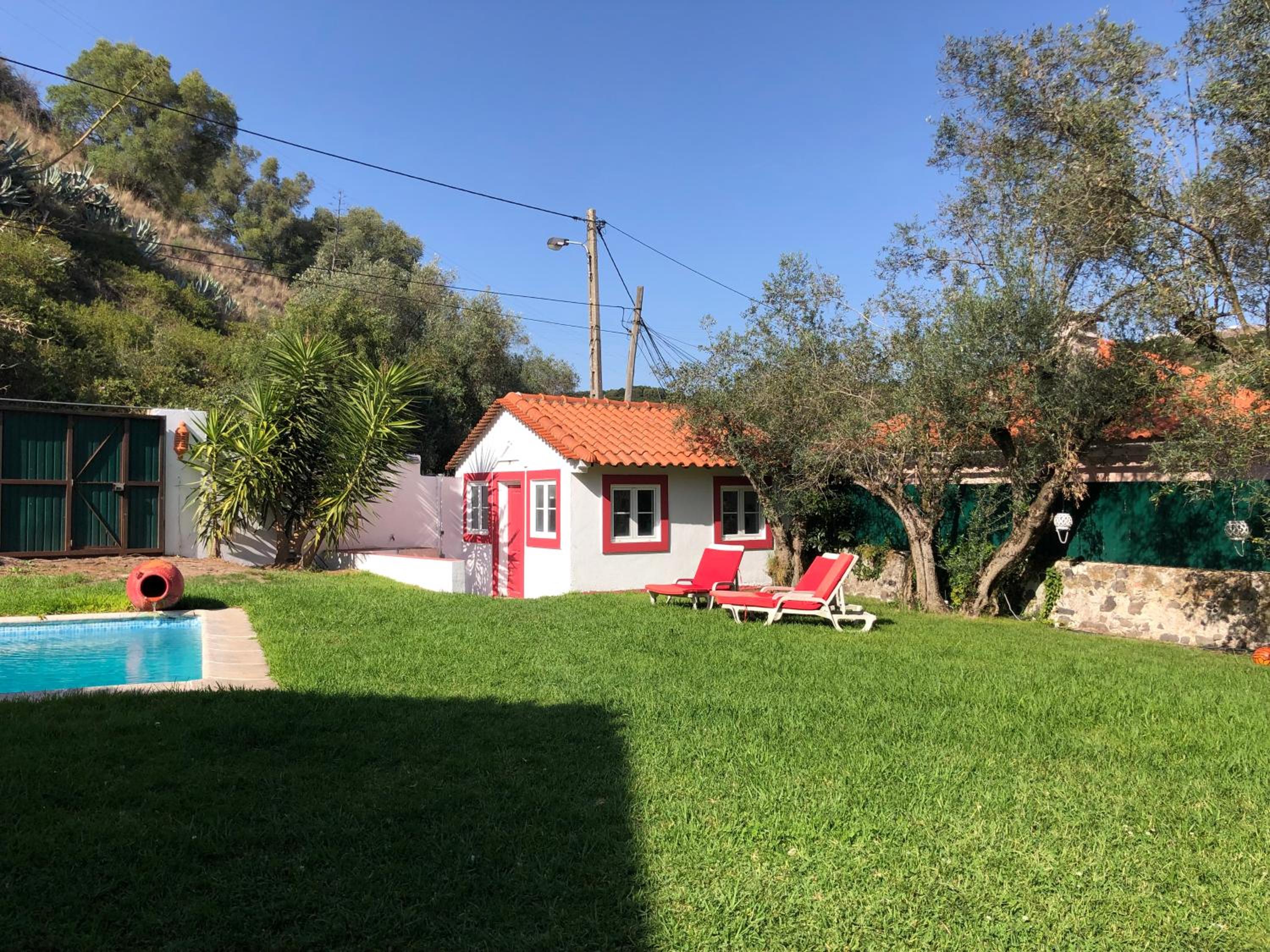 Lisbon Cozy House w/Garden and Pool view 4
