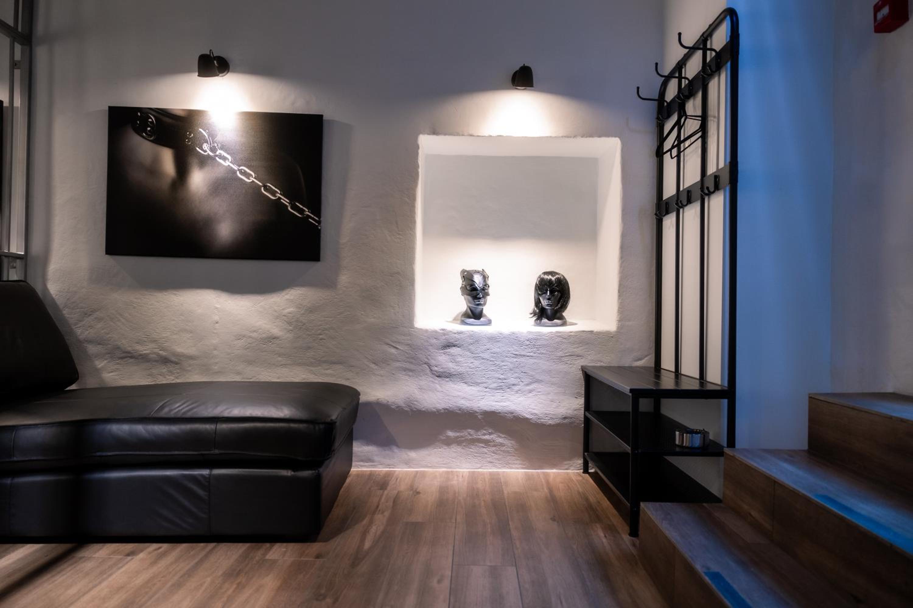 BDSM Black Apartments