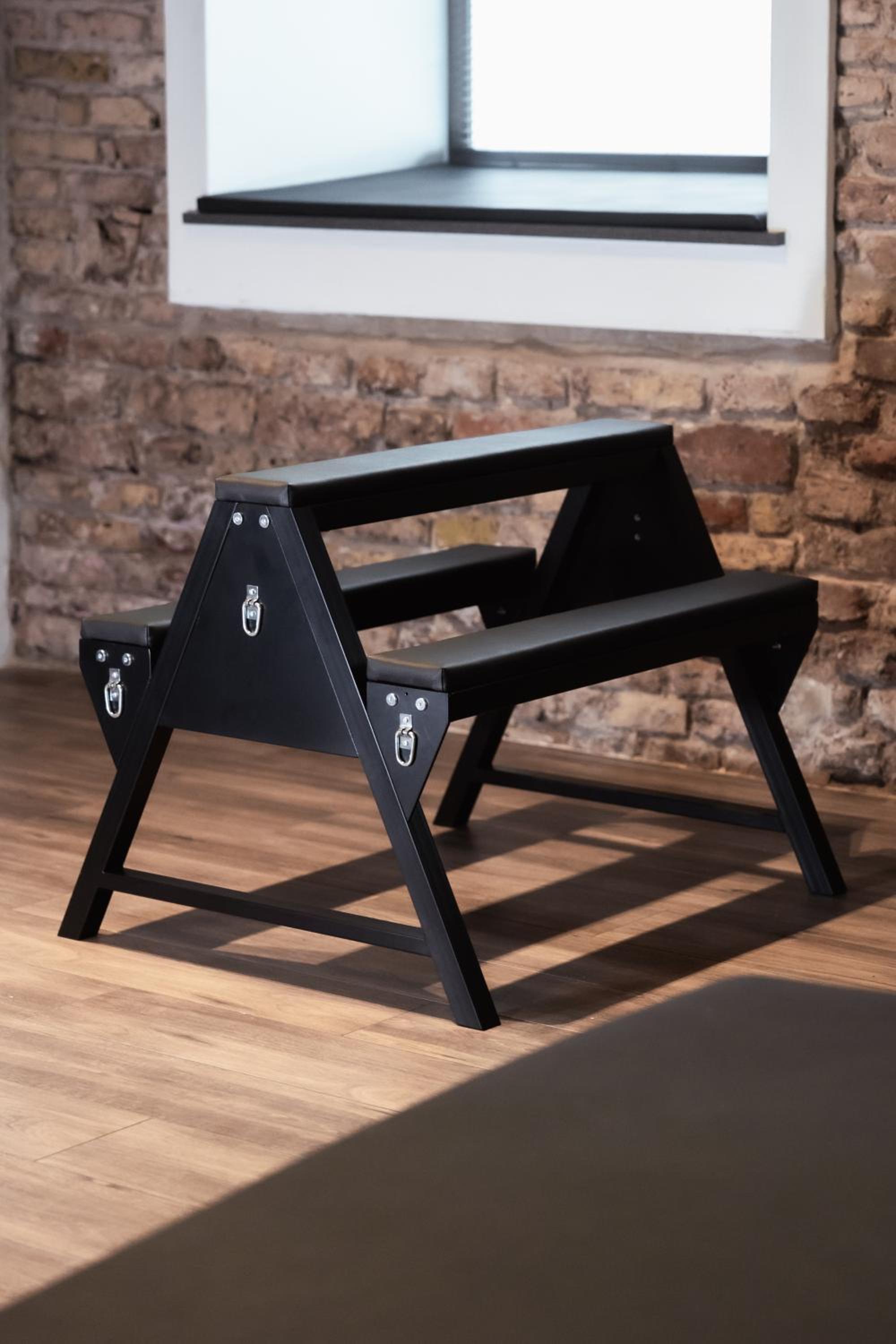 BDSM Black Apartments