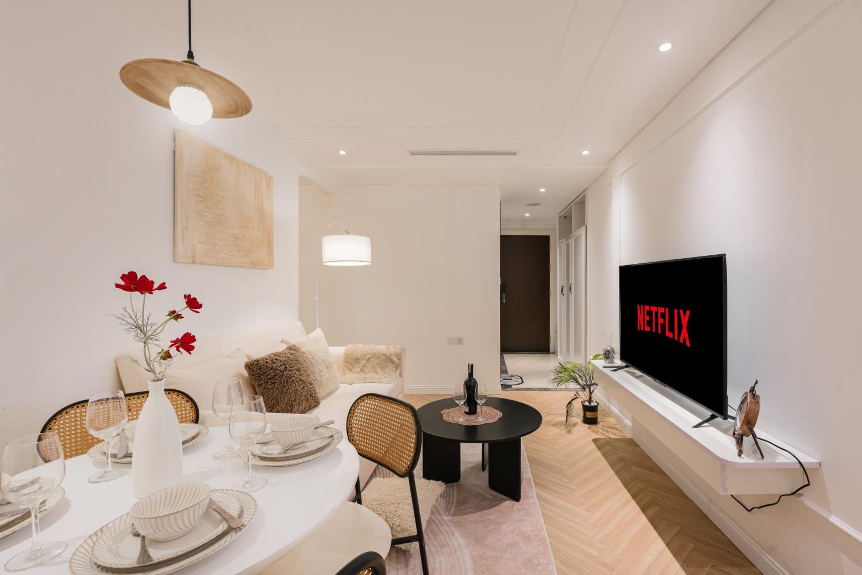 T Place Luxury Apartment Hoan Kiem Lake by SSens Homes