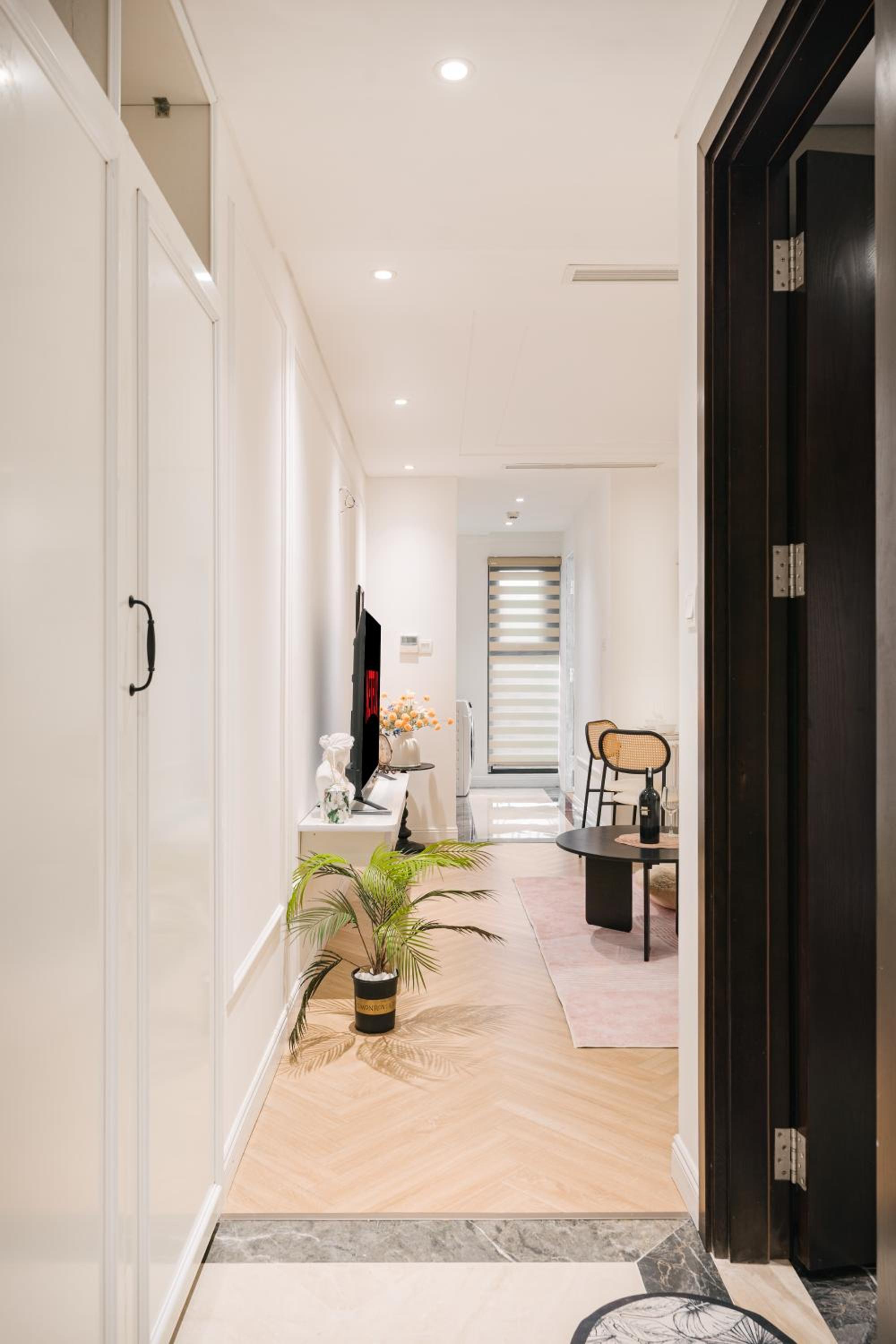 T Place Luxury Apartment Hoan Kiem Lake by SSens Homes