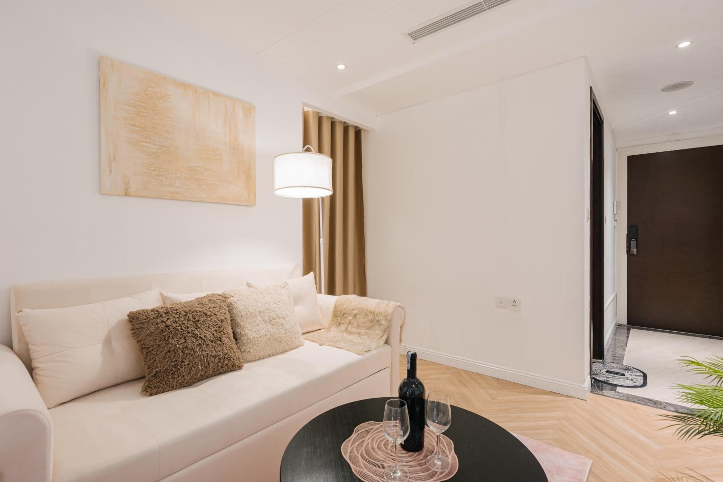 T Place Luxury Apartment Hoan Kiem Lake by SSens Homes