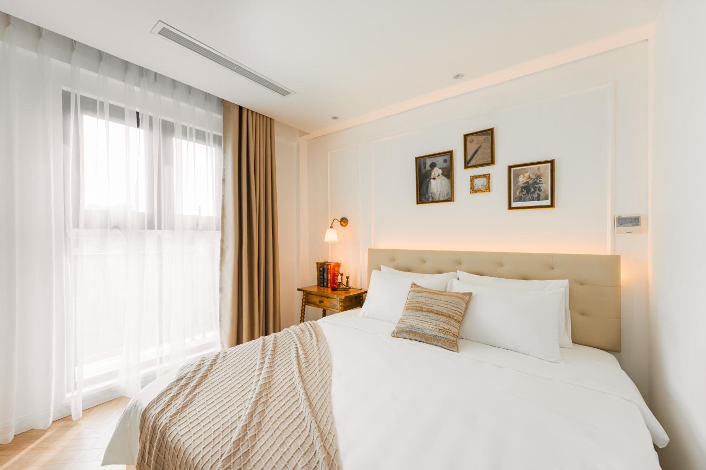 T Place Luxury Apartment Hoan Kiem Lake by SSens Homes