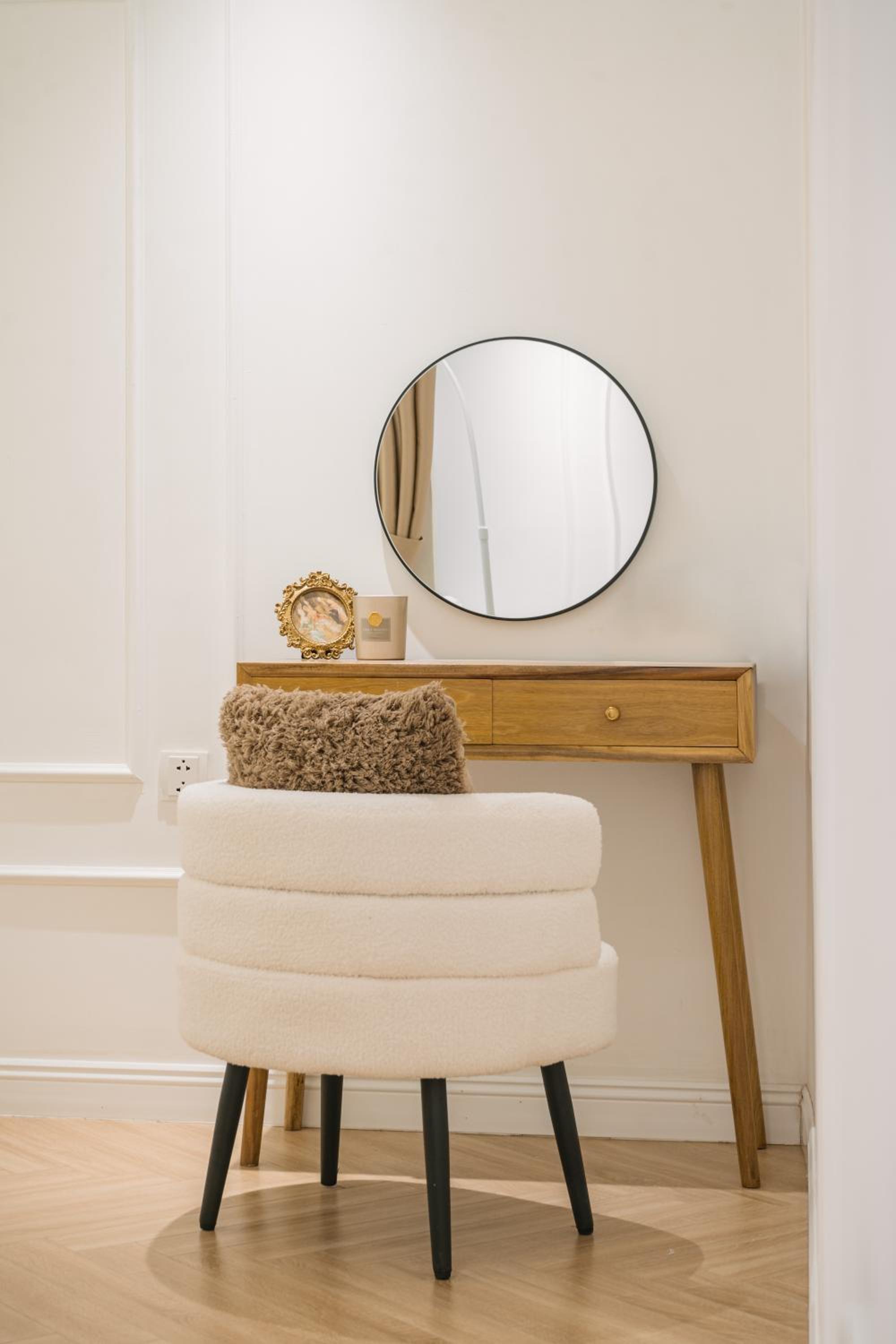 T Place Luxury Apartment Hoan Kiem Lake by SSens Homes