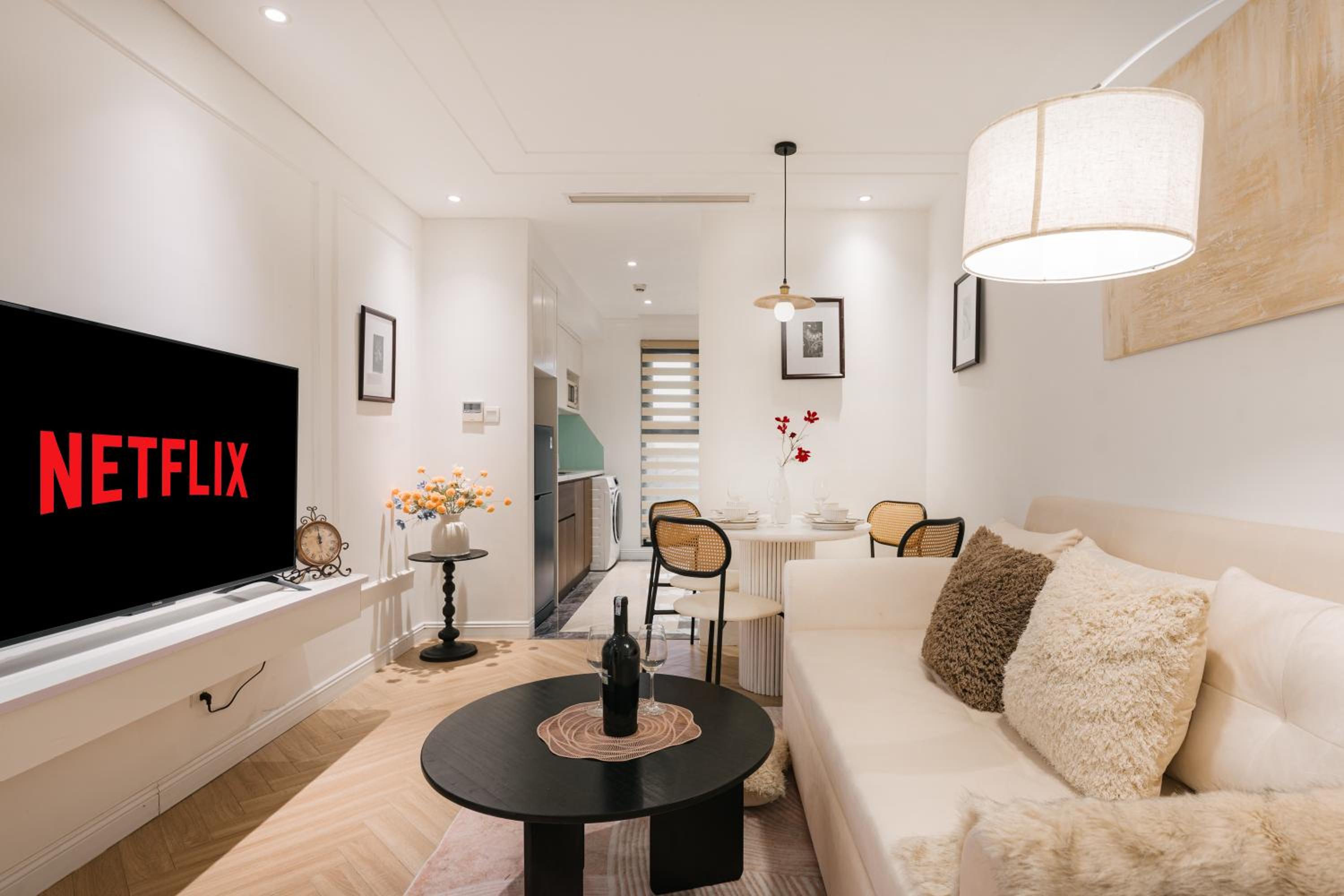 T Place Luxury Apartment Hoan Kiem Lake by SSens Homes