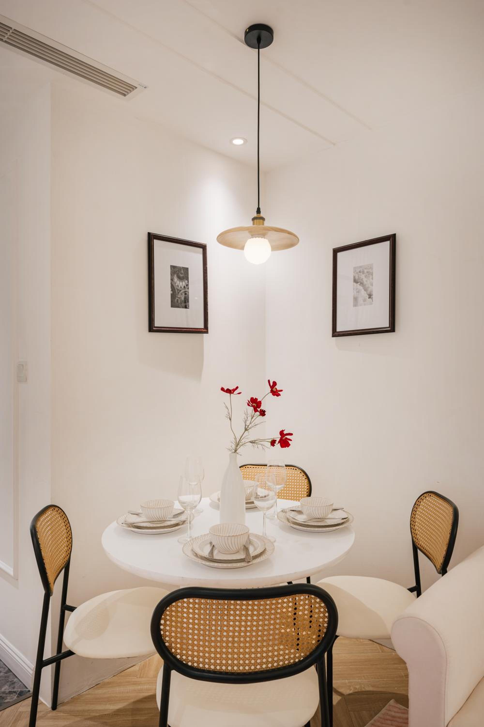 T Place Luxury Apartment Hoan Kiem Lake by SSens Homes
