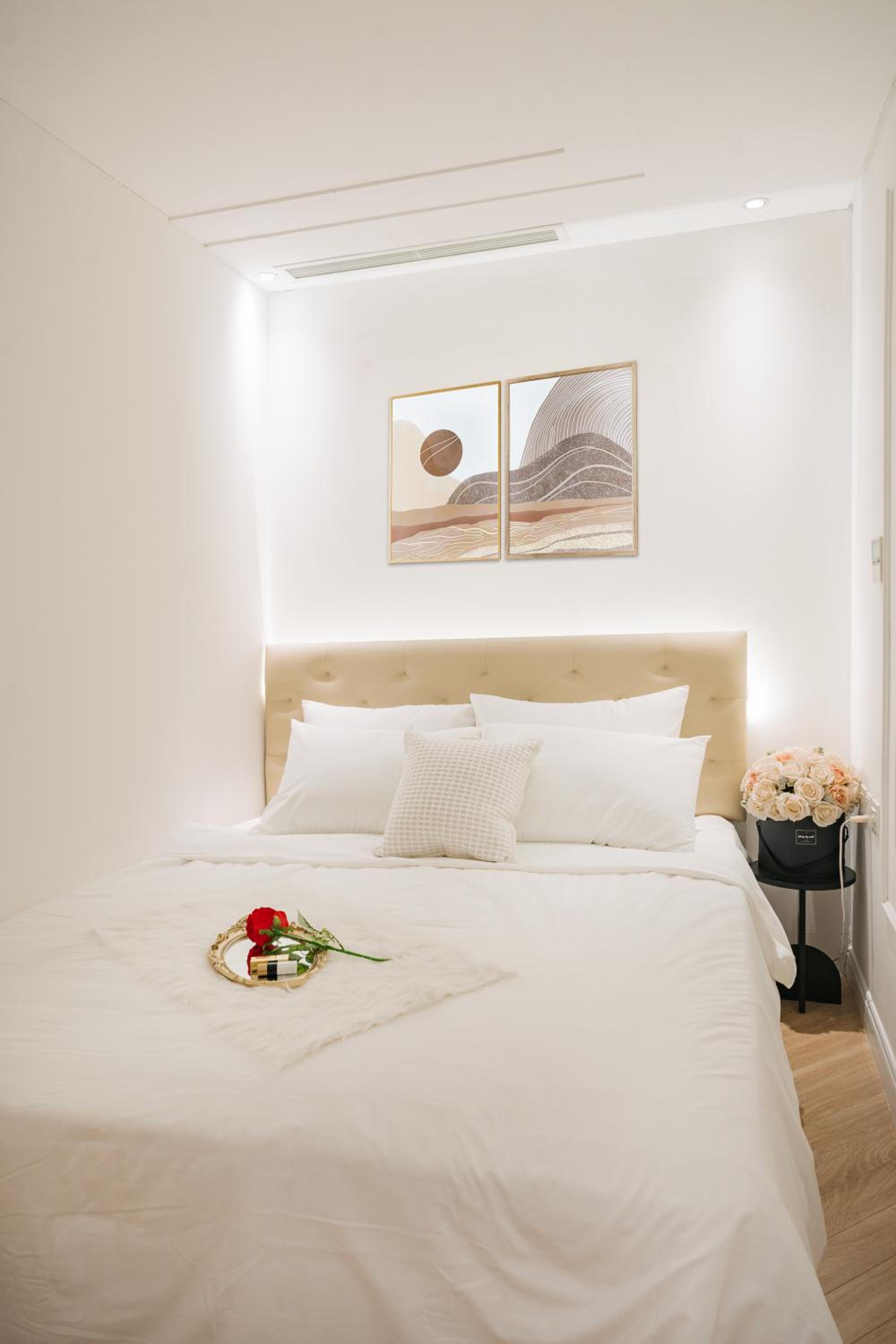 T Place Luxury Apartment Hoan Kiem Lake by SSens Homes