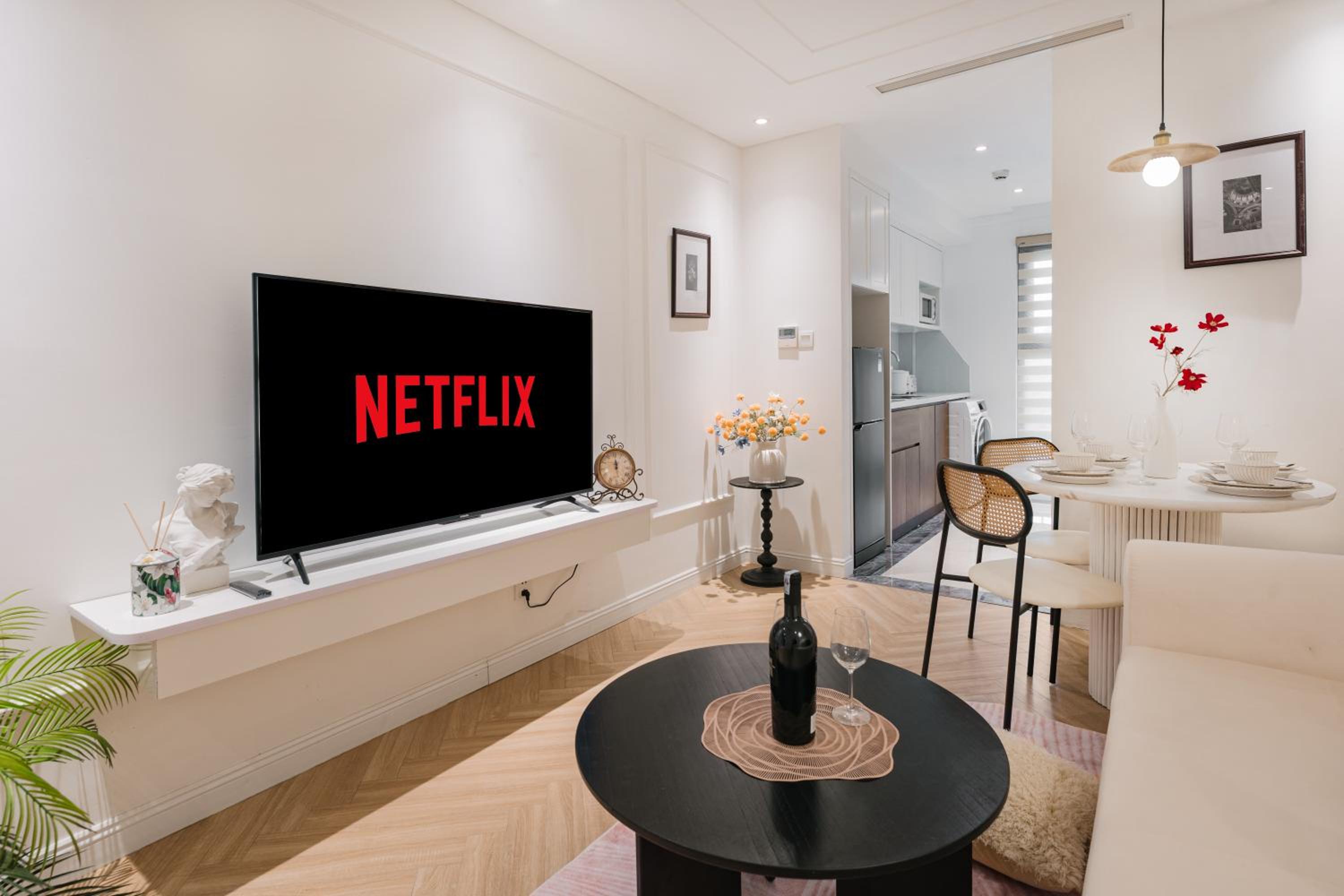 T Place Luxury Apartment Hoan Kiem Lake by SSens Homes