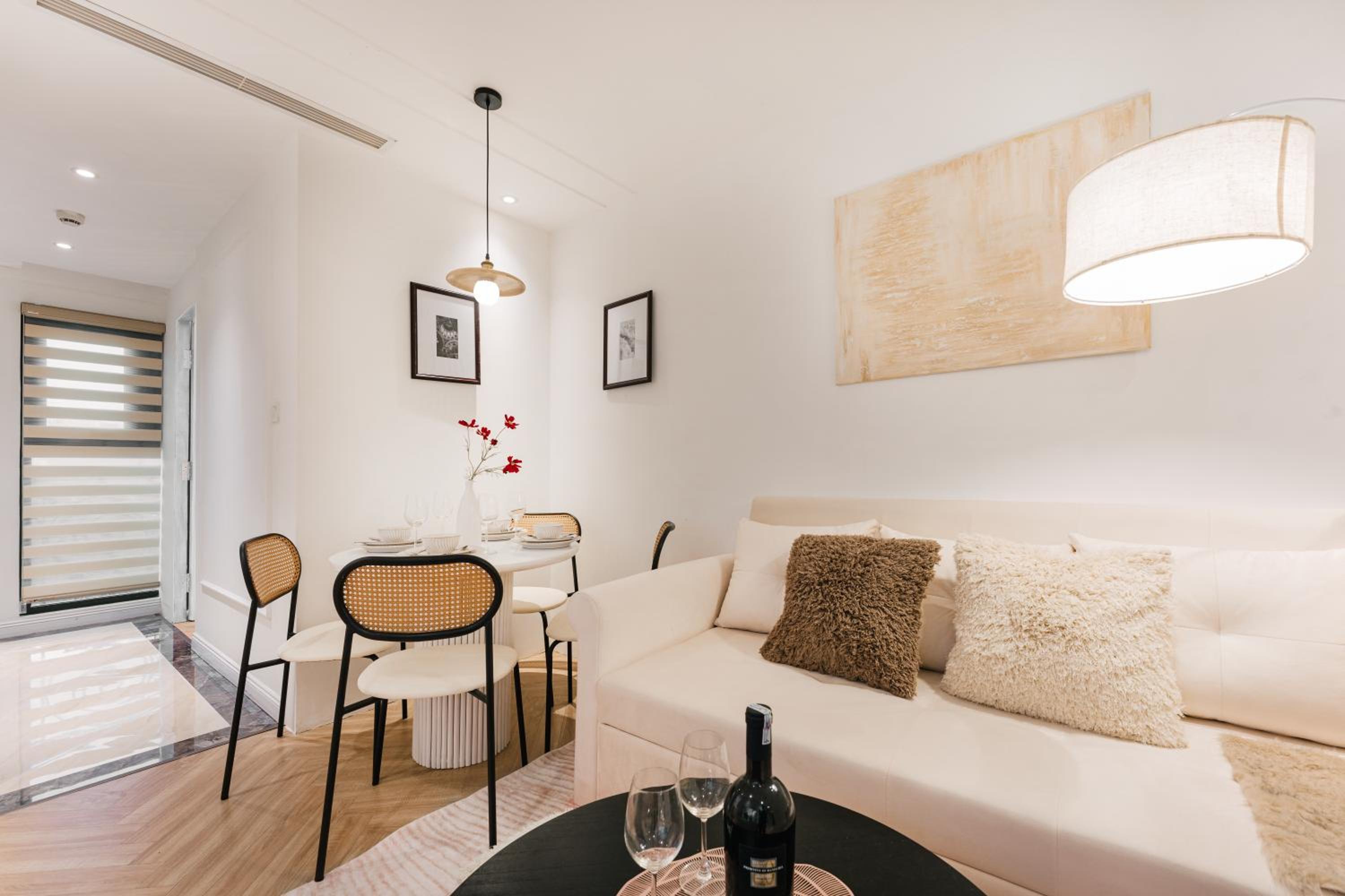 T Place Luxury Apartment Hoan Kiem Lake by SSens Homes