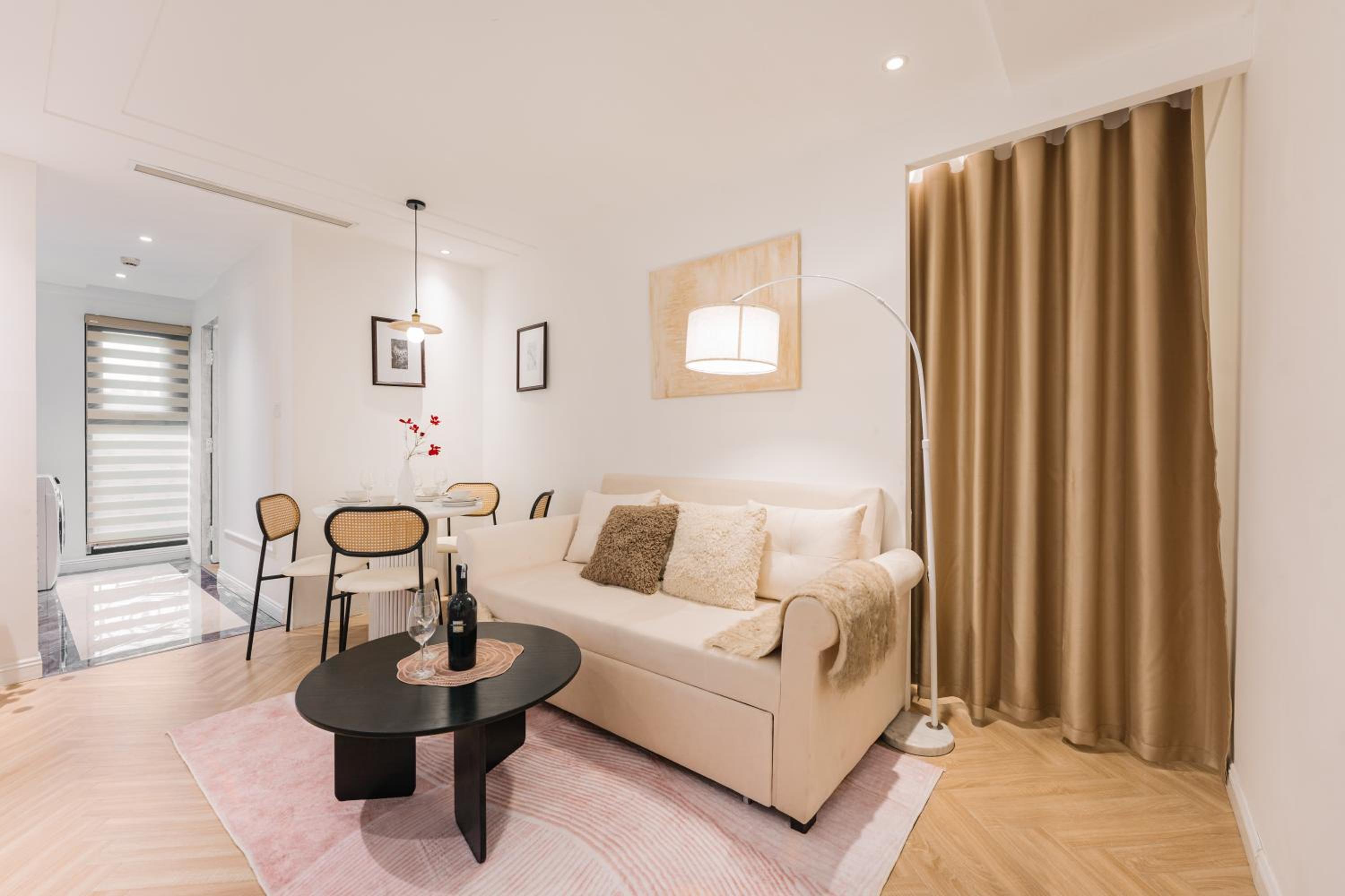 T Place Luxury Apartment Hoan Kiem Lake by SSens Homes