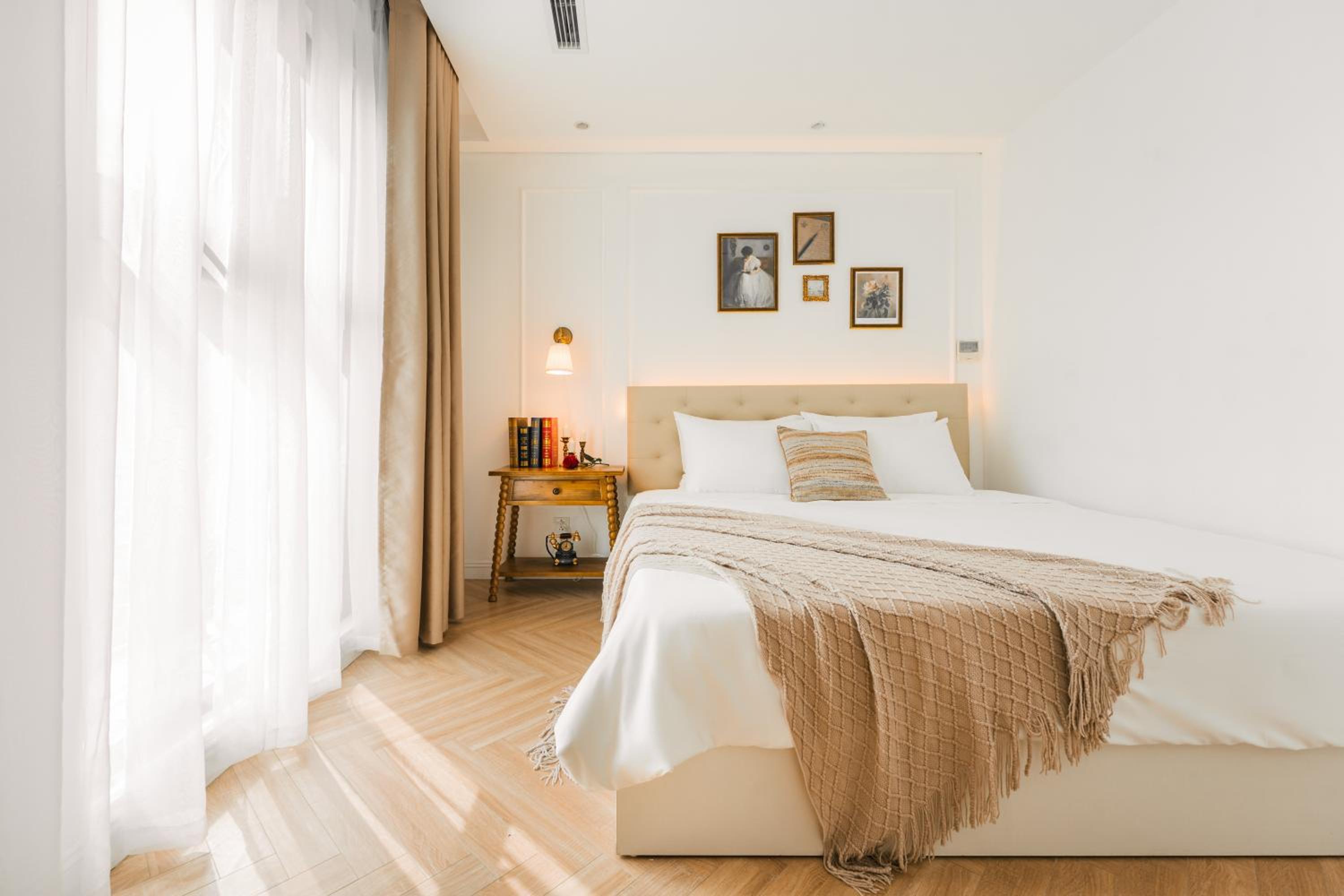 T Place Luxury Apartment Hoan Kiem Lake by SSens Homes