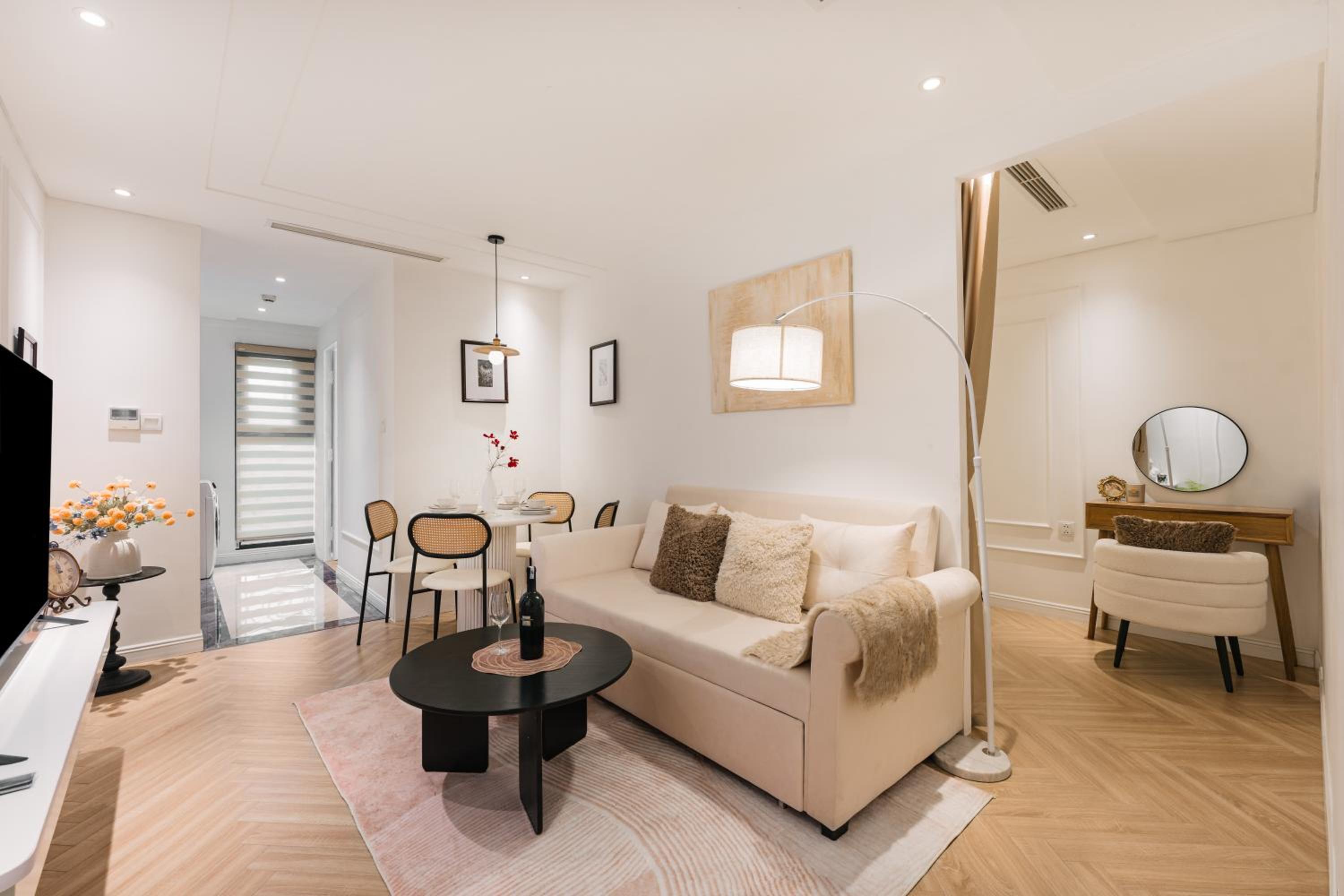 T Place Luxury Apartment Hoan Kiem Lake by SSens Homes