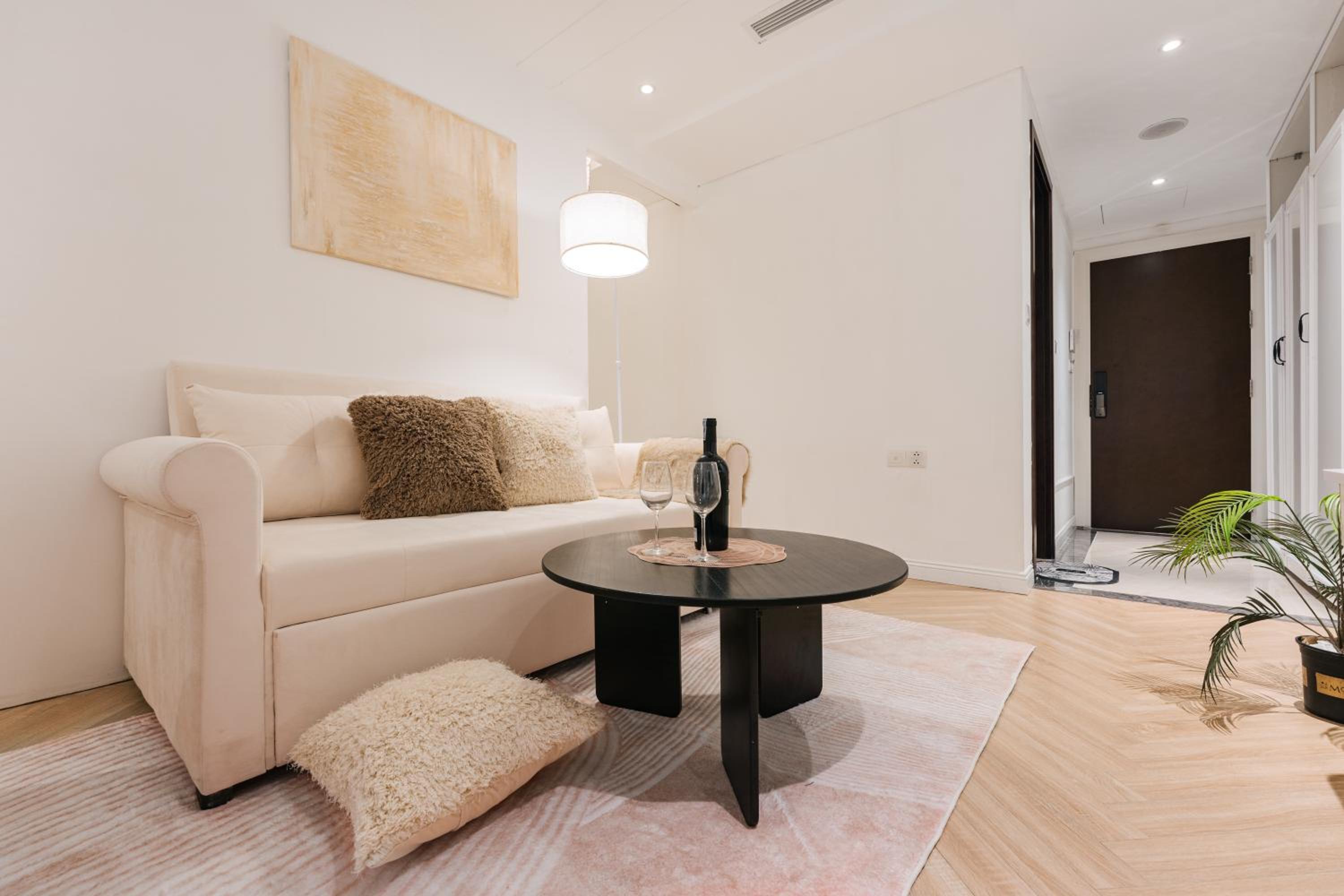 T Place Luxury Apartment Hoan Kiem Lake by SSens Homes