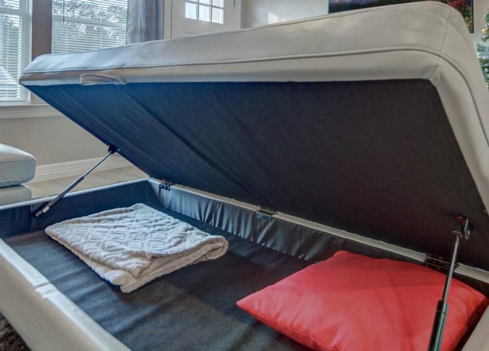 HTX City Getaway w/ Fast Wi-Fi view 4