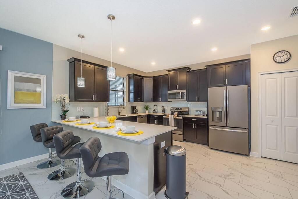 Luxury Villa inside Storey Lake, Kissimmee - No Extra Fees view 3