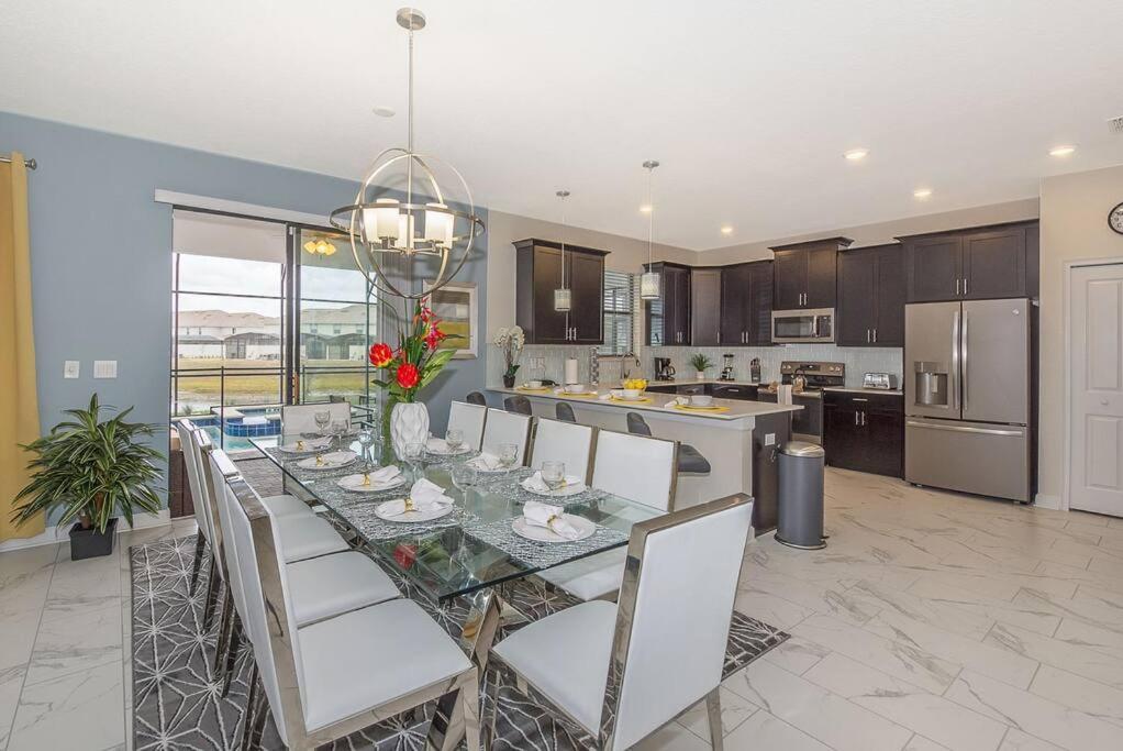 Luxury Villa inside Storey Lake, Kissimmee - No Extra Fees view 4