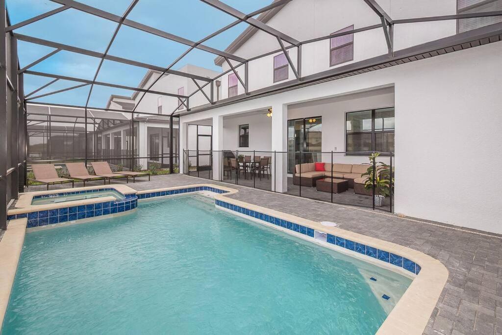 Luxury Villa inside Storey Lake, Kissimmee - No Extra Fees view 2