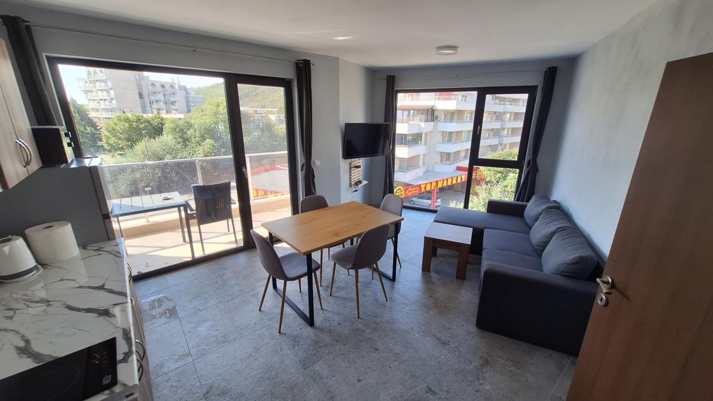 Beach apartments Ema